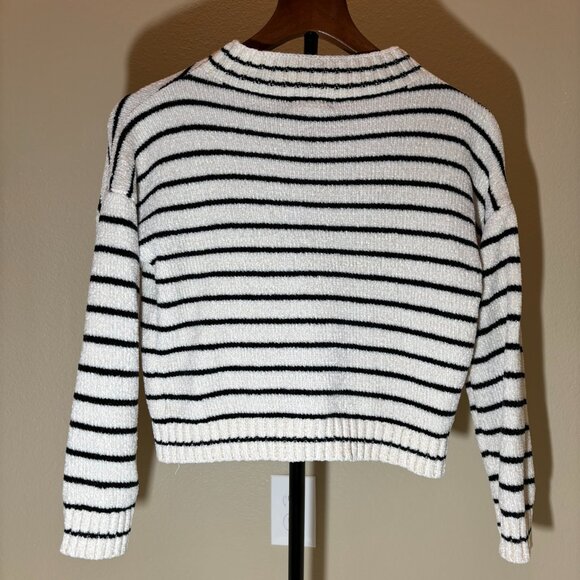 Jessica Simpson Black & White Stripes Pullover Sweater Teen - Picture 2 of 7